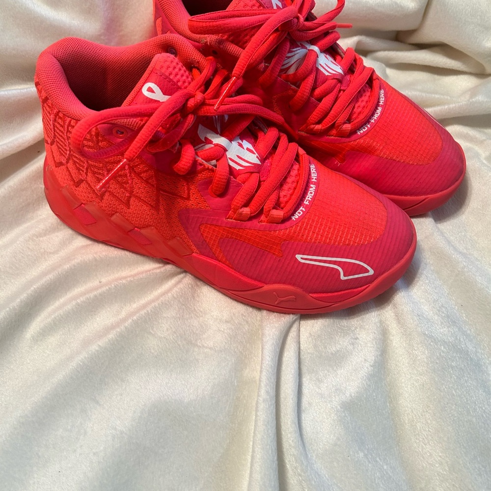 Puma Youth size 4 Breast Cancer Awareness M.E.L.O Basketball Shoes